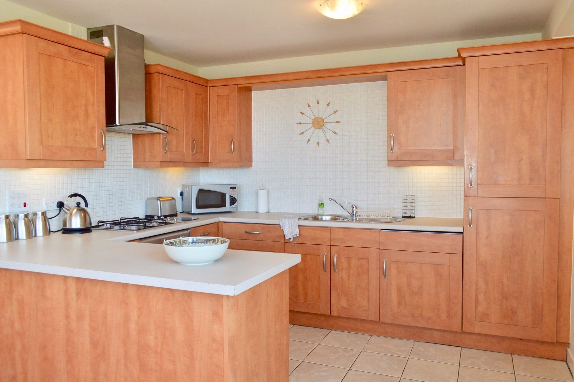 3 Bedroom Canal-side Sleeps 6 Apartment *