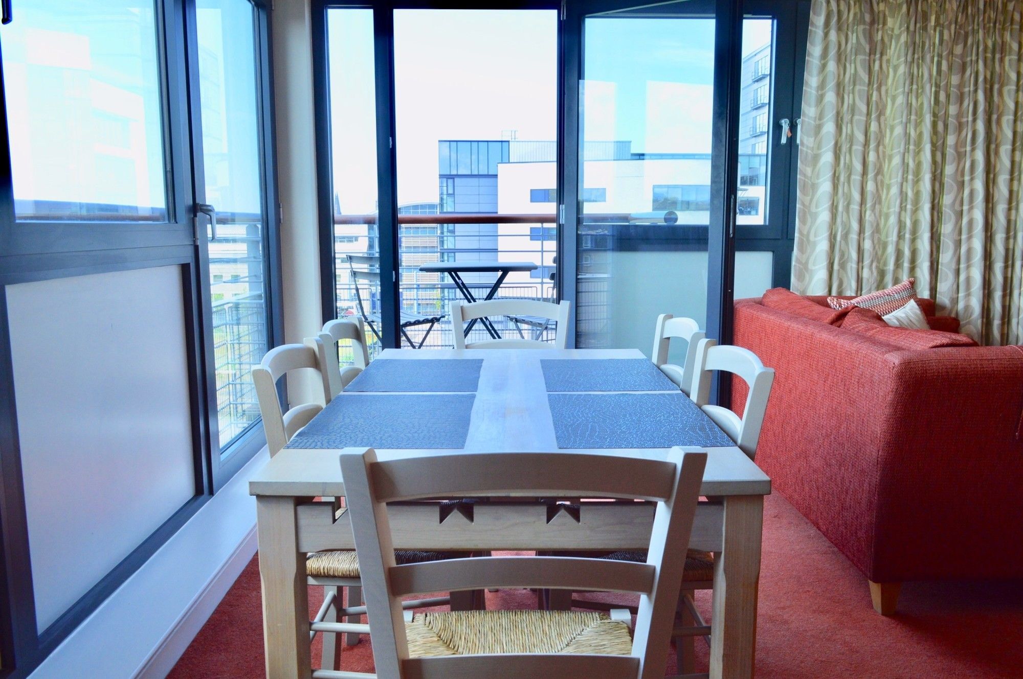 3 Bedroom Canal-side Sleeps 6