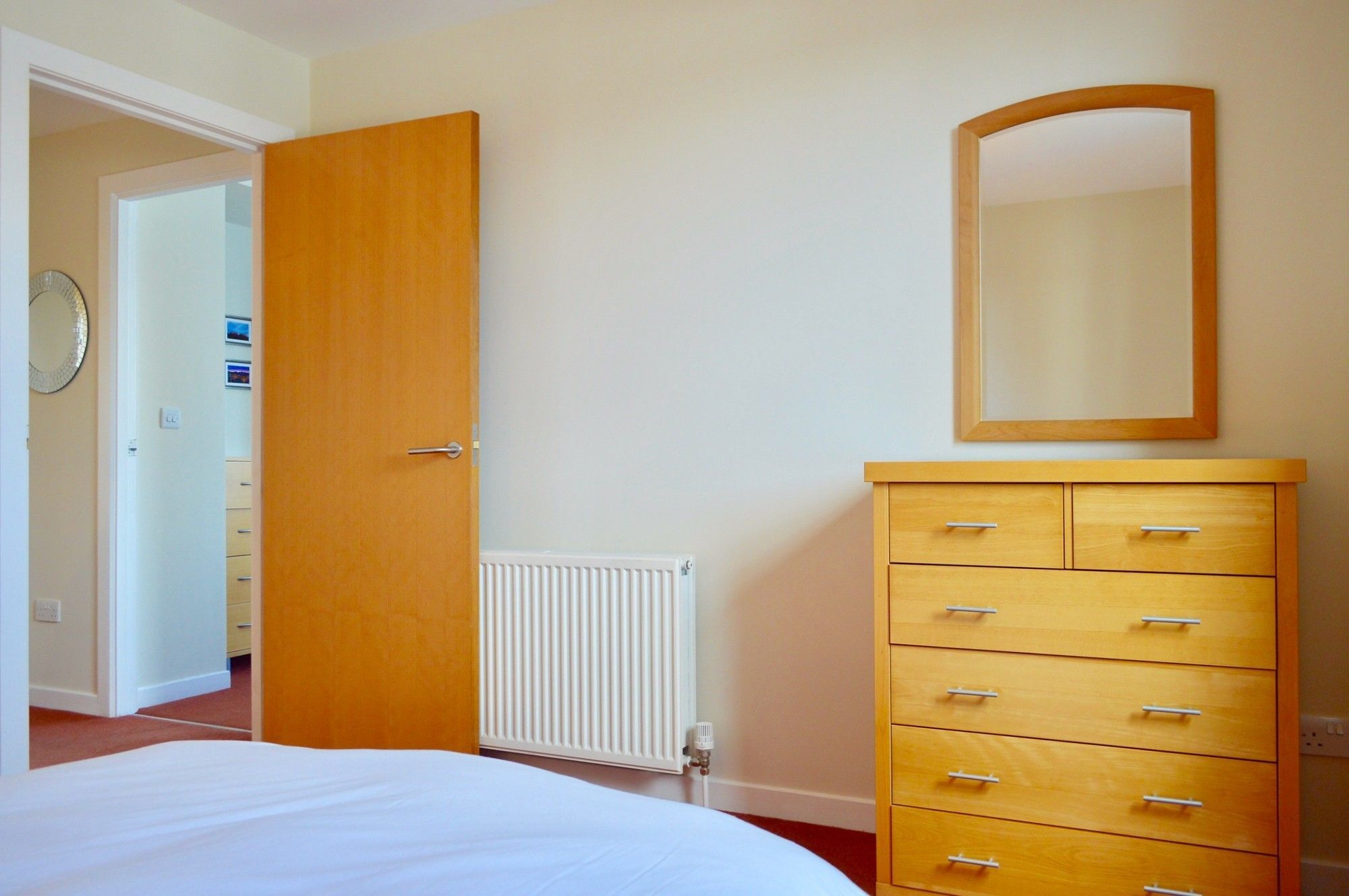 3 Bedroom Canal-side Sleeps 6 Apartment *